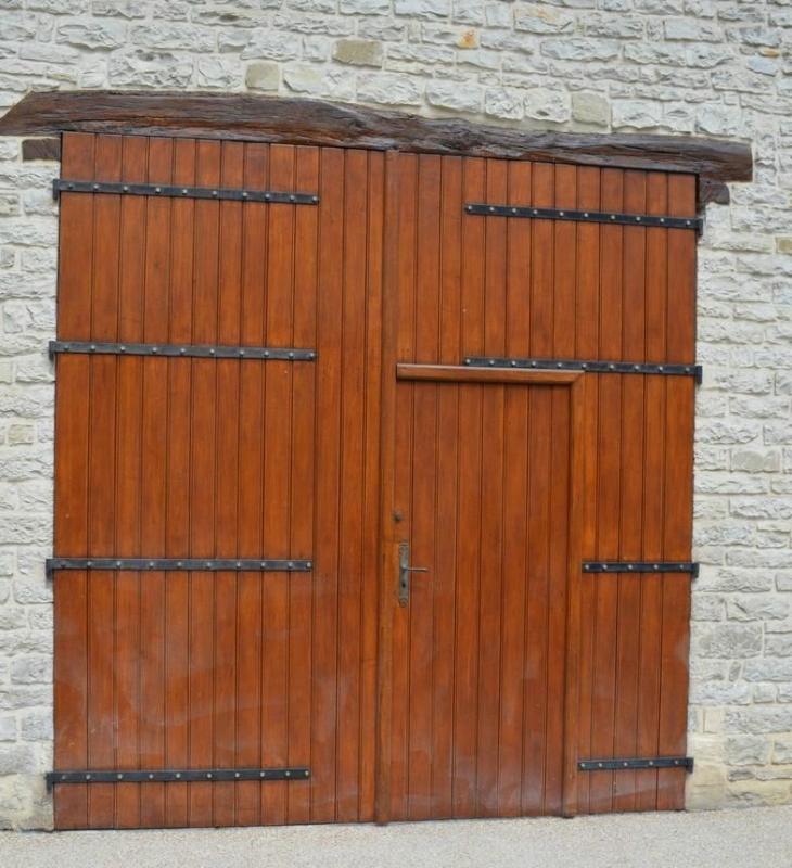 Habillage d'une porte de garage existante en frises chêne